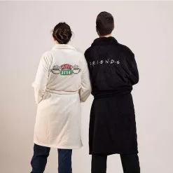 Bata Bordada De Friends Negra Para Hombre -Complementos Ventas bata bordada de friends negra para hombre 1 4